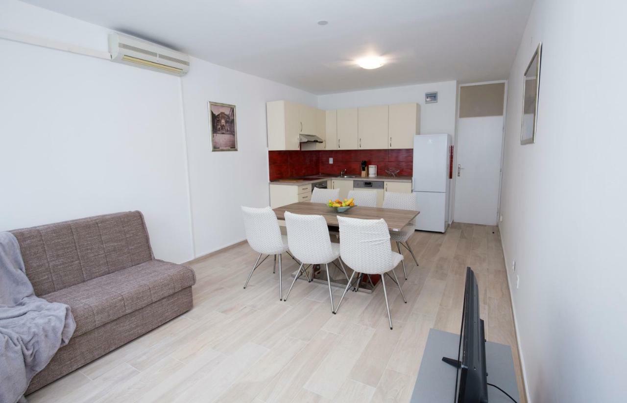 Apartments Put Plokita Smilja Split Exterior foto
