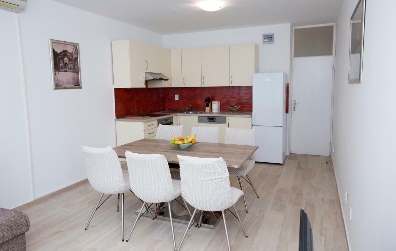 Apartments Put Plokita Smilja Split Exterior foto