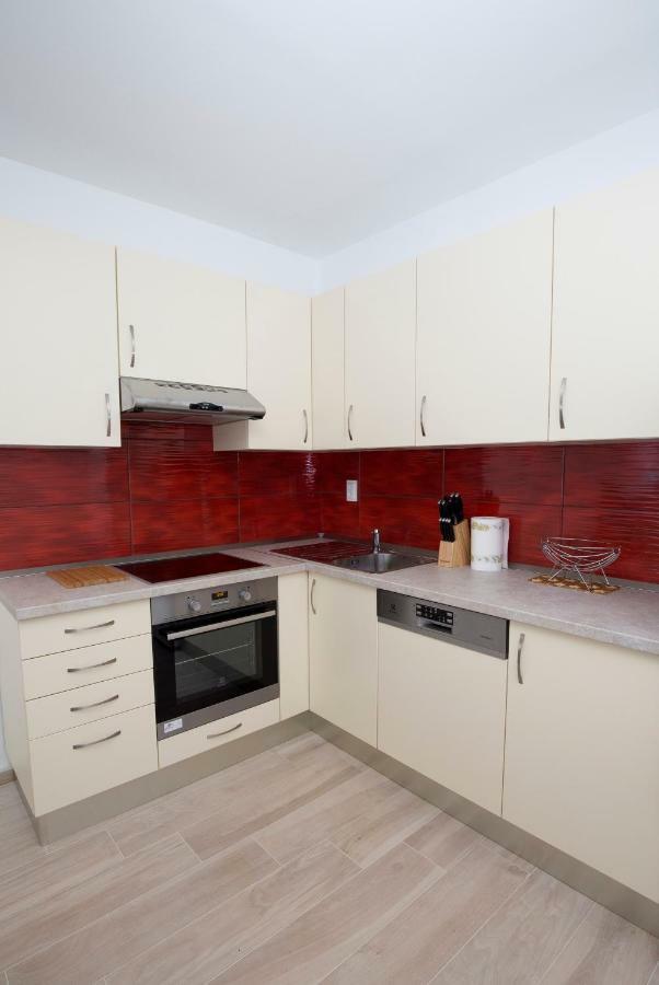 Apartments Put Plokita Smilja Split Exterior foto