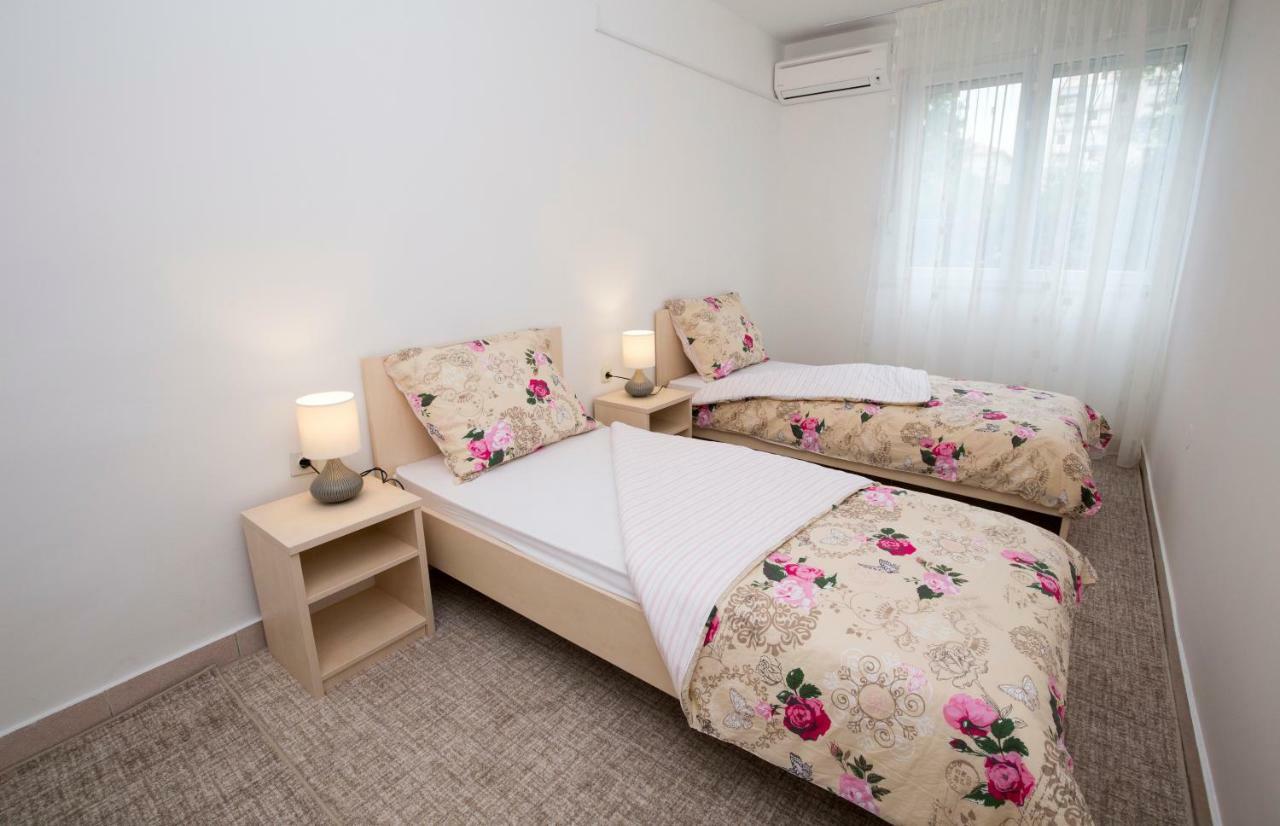 Apartments Put Plokita Smilja Split Exterior foto